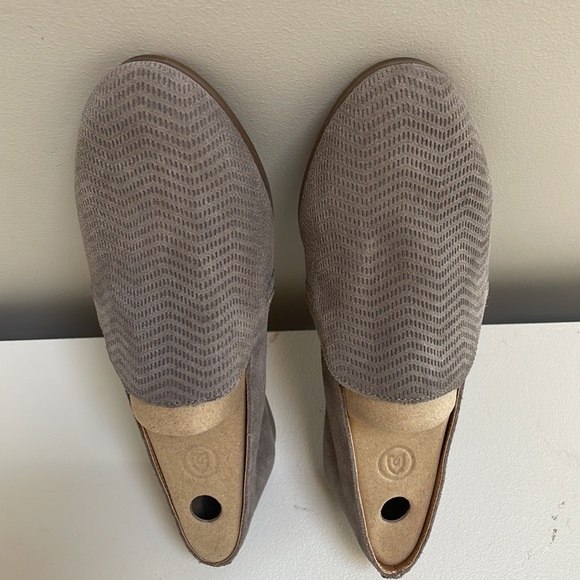 Lucky Brand Cattina Perforated Suede Slip On Flats, Size 8M, Taupe - Picture 12 of 13